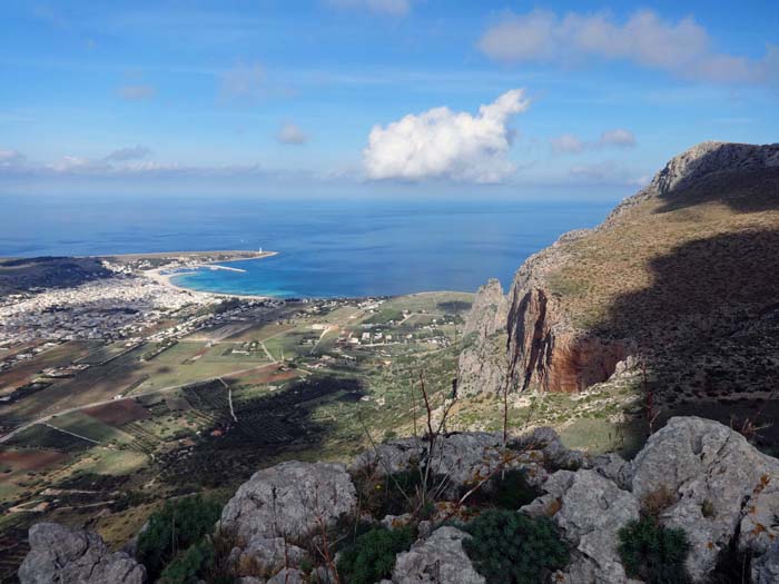 Cozzo Mondello gegen NNW auf San Vito lo Cabo, rechts der Monte Monaco, unser letzter Gipfel