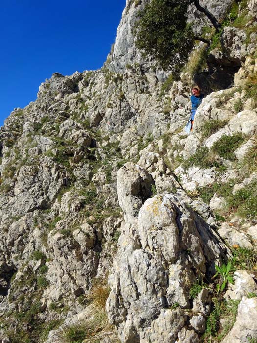 ... über Rampen und Bänder zurück in die Sella; das Abklettern über die schon bekannte „Diretta“ ist kaum schwieriger