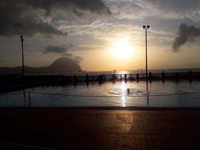 Abendstimmung im Camp El Bahira bei San Vito lo Capo auf der Zingaro-Halbinsel, NW-Sizilien; Blick auf den Monte Cofano (s. Archiv)