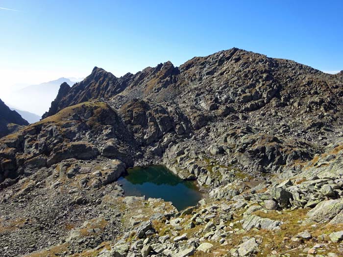 oberhalb eines kleinen Seenauges am Fuß der Perschitzschneid ...