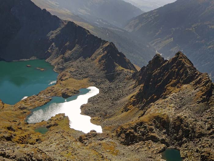 Tiefblick auf die Untere Seescharte; auf dem Feldkopf ist seit einigen Jahren eine Webcam installiert, welche uns zu Hause in Echtzeit mit Wetterinfos versorgt