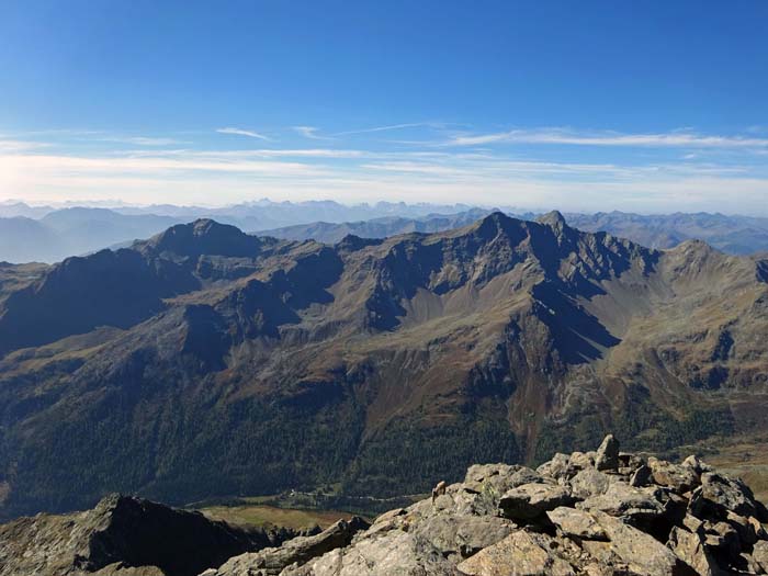 im SW Debanttal mit Schleinitz, Alkuser Rotspitze und Prijakt (die beiden Hörner)                               