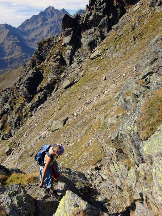 ... an dessen Fuß wir uns am Wiener Höhenweg weiterschlängeln; mehrere versicherte Passagen, die nächste ...                               