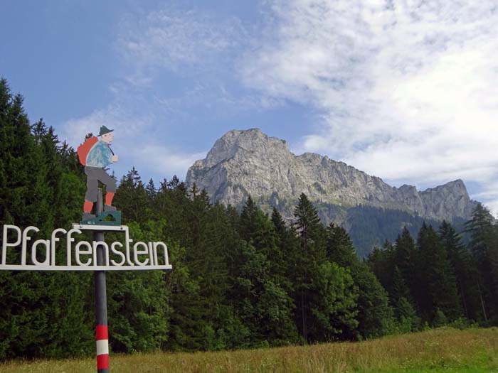 nicht weit oberhalb des Parkplatzes betreten wir den Hochwald