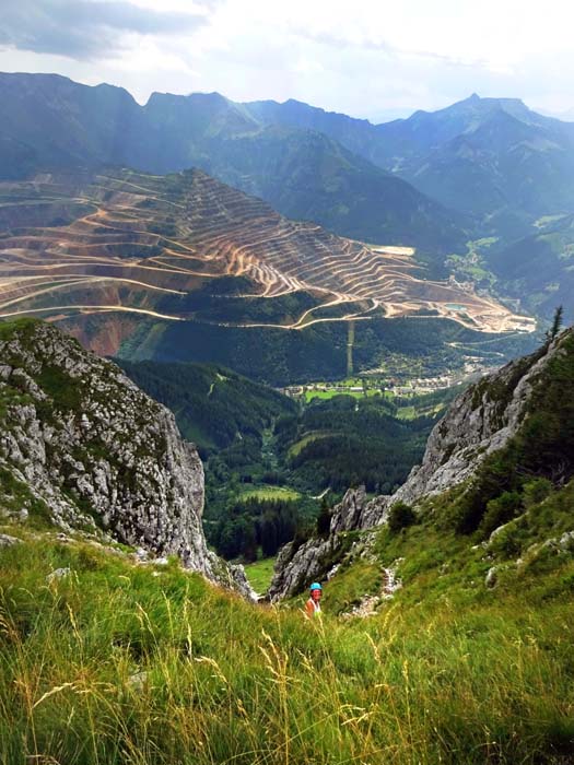 der Einlass in die steile Schrofenrinne durch die Schwachstelle der Südwand