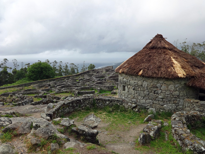 auf dem Monte Santa Trega oberhalb von A Guarda wurde eine Keltensiedlung aus dem 4. Jh. v. Chr. rekonstruiert, in der 3000 - 5000 Menschen Platz fanden