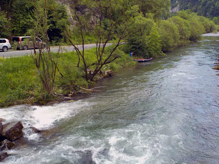 wegen Baumhindernissen beginnen wir die Befahrung etwas weiter unten bei der Mündung des Weißenbach