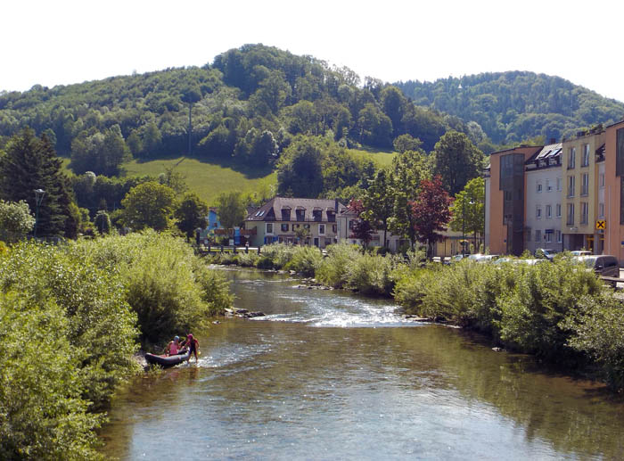 Fortsetzung der Fahrt unterhalb der Fußgängerbrücke in Kirchberg