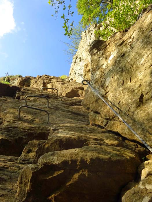 der Weg der Letzten Sonne (auch Ferrata Ovest) ist den Amici sehr ähnlich, aber bedeutend kürzer; er wurde erst 2017 erbaut und folgt einer alten Linie aus dem Jahr 1974