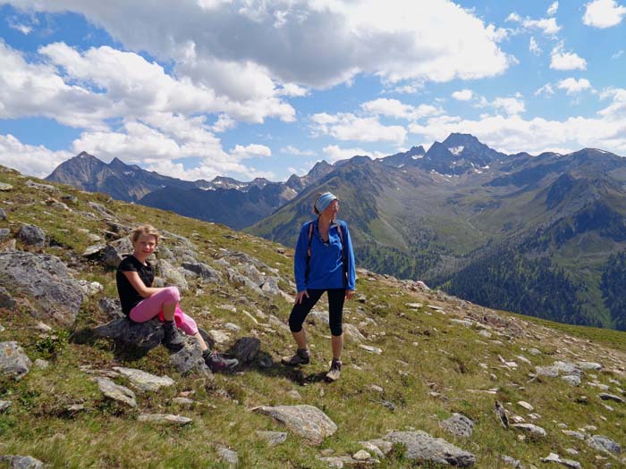 schon 500 m unter Gipfelhöhe und noch immer beste Aussicht - hier aufs Wörgetal mit dem Acherkogel