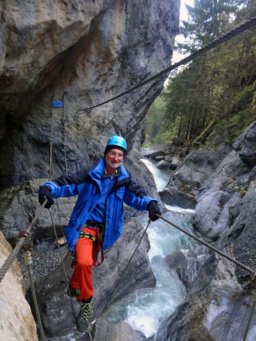 - auf die zweite Seilbrücke