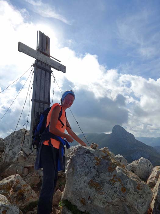 auf dem Gipfel des Monte Monaco; im Süden der Pizzo di Sella