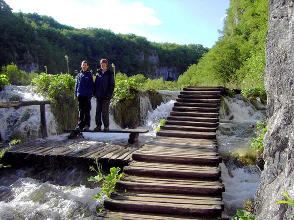 wir umrunden den Sockel des Felssporns und betreten den unteren Teil der Seenbecken