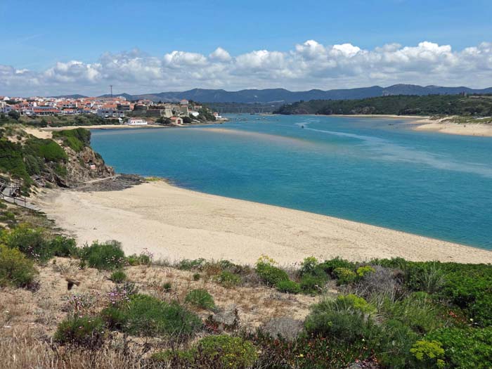 der südlichste Abschnitt der portugiesischen Westküste heißt Costa Vicentina; im Bild Vila Nova de Milfontes