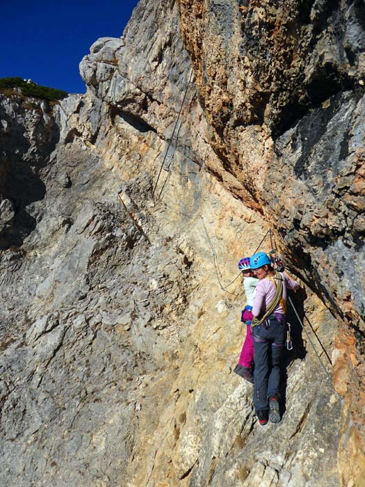 ein Quergang wie aus einer Dolomitentour führt hinüber