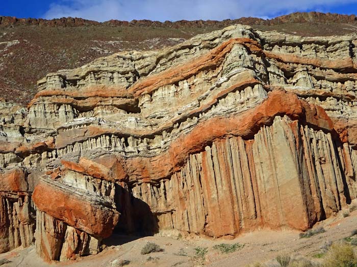 das einfache Besucherzentrum liegt etwas abseits der CA 14, die Zufahrt führt durch den Hagen Canyon