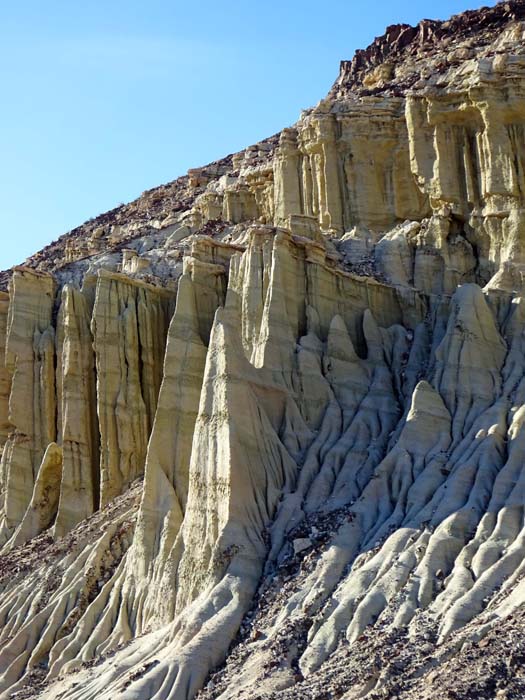 im Park finden sich auch frühgeschichtliche Spuren wie Petroglyphen des Kawaiisu- und Cosostammes, paläontologische Objekte sowie Überreste von Bergbau aus dem späten 19. Jahrhundert