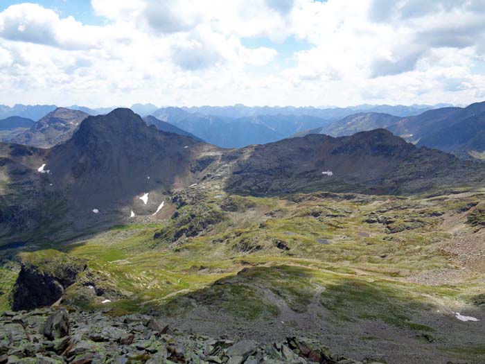 im Süden verabschieden wir uns vom Deferegger Seenparadies mit Bockstein (links) und Kristeiner Hochegg