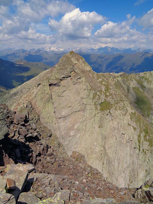 gleich gegenüber der Nordwestgipfel - heute unser letzter - mit seiner schauerlich-plattigen Ostwand