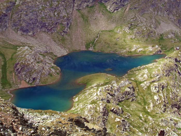 von der flachen Kammschulter umgeht man die steilen Abbrüche zum Geigensee besser ...