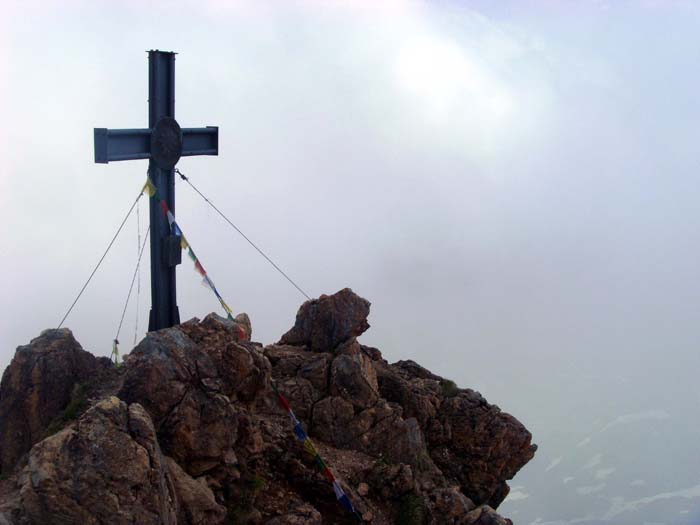 dann reißt es kurz auf, viel mehr als das Kreuz ist allerdings nicht zu sehen; jammerschade, denn den Gipfelgrat des Gr. Rettenstein würde man in den wildesten Teilen der Dolomiten suchen, aber nie und nimmer in den sonst so sanften Kitzbüheler Alpen