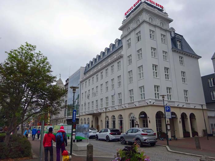 ... steht das Hotel Borg, einziges Grandhotel der Insel mit einer illustren Gästeliste von Marlene Dietrich bis Kevin Costner