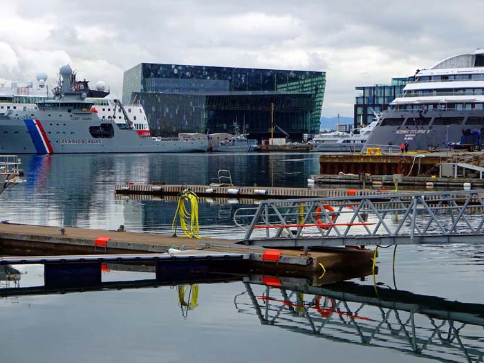 ... gelangen wir zum Alten Hafen mit der 2011 eröffneten Konzert- und Kongresshalle Harpa, welche die isländische Oper und das Symphonieorchester beherbergt