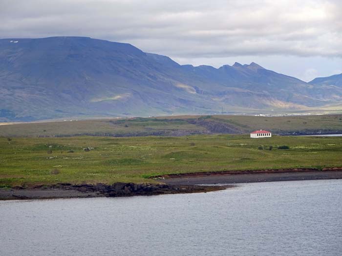 Abschied von Reykjavik: der Hausberg Esja, mit Bussen leicht aus der Hauptstadt erreichbar (s. Rother Wanderführer)