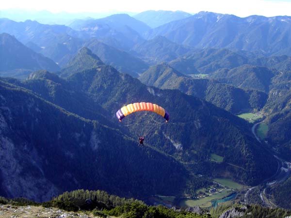 ... und hat nach wenigen Sekunden 750 Meter Luft unter den Sohlen