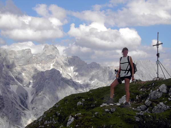 Blick vom Gipfelkreuz gegen O (links Hunerkogel, dann Koppenkarstein und Scheichenspitze)