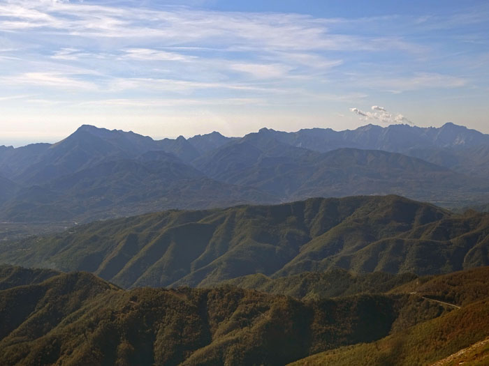 der Gipfelblick ähnlich wie am Rondinaio - die Alpi Apuane, bei uns weitgehend unbekannt, bieten Abenteuer der Sonderklasse