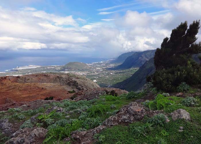 Blick vom oft windigen Plateau gegen NO