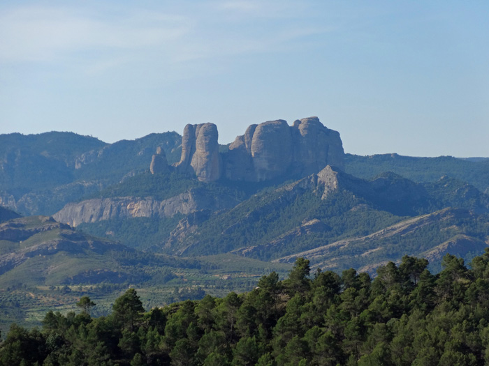 die Roques de Benet von Norden, vom Convent de Sant Salvador d'Horta