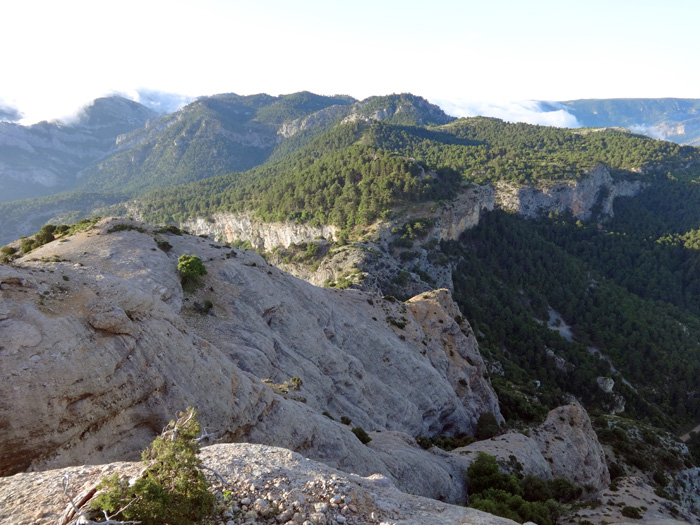 Rückblick vom Hauptgipfel (El Castell) auf Südgipfel und SW-Kamm