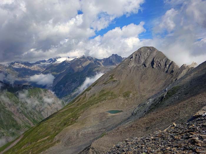 im Norden Daber- und Umbaltal, in den Wolken verborgen die Dreiherrenspitze, rechts der Großschober im Norden Daber- und Umbaltal, in den Wolken verborgen die Dreiherrenspitze, rechts der Großschober