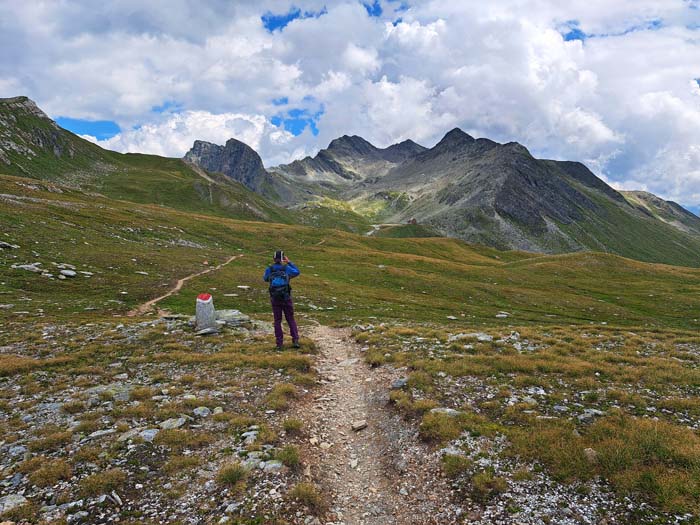 ... Rudolf-Tham-Weg in Richtung Reichenberger Hütte ab ... Rudolf-Tham-Weg in Richtung Reichenberger Hütte ab