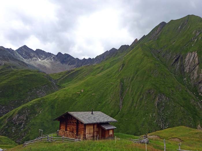 jenseits der Schlucht das einsame Rasbachkar mit dem Kleinschober rechts und dem Verbindungsgrat Großschober - Rosenspitze jenseits der Schlucht das einsame Rasbachkar mit dem Kleinschober rechts und dem Verbindungsgrat Großschober - Rosenspitze