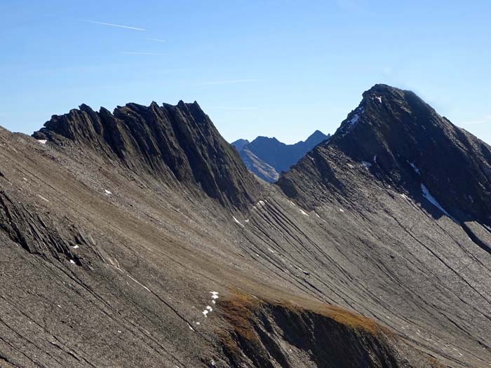 die beiden Gipfel der Reichenberger Spitze, endlich im richtigen Verhältnis; dazwischen ein Teil der „Bödensee-Umrahmung“ (s. Archiv unter Finsterkarspitze) die beiden Gipfel der Reichenberger Spitze, endlich im richtigen Verhältnis; dazwischen ein Teil der „Bödensee-Umrahmung“ (s. Archiv unter Finsterkarspitze)