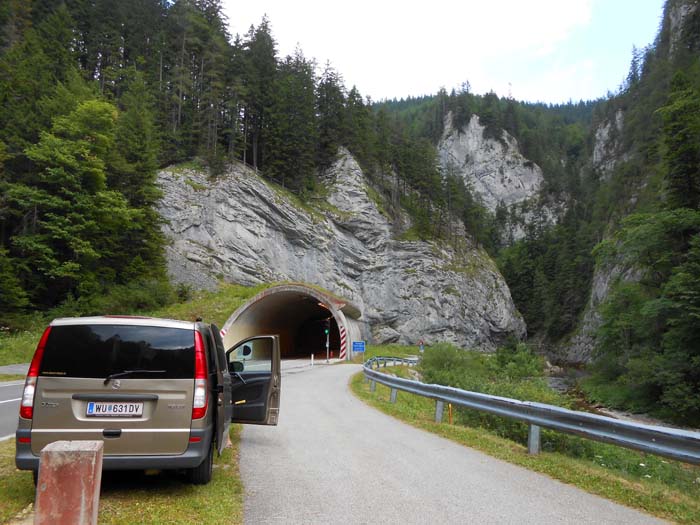 3,5 km weiter nördlich der Straßentunnel Totes Weib