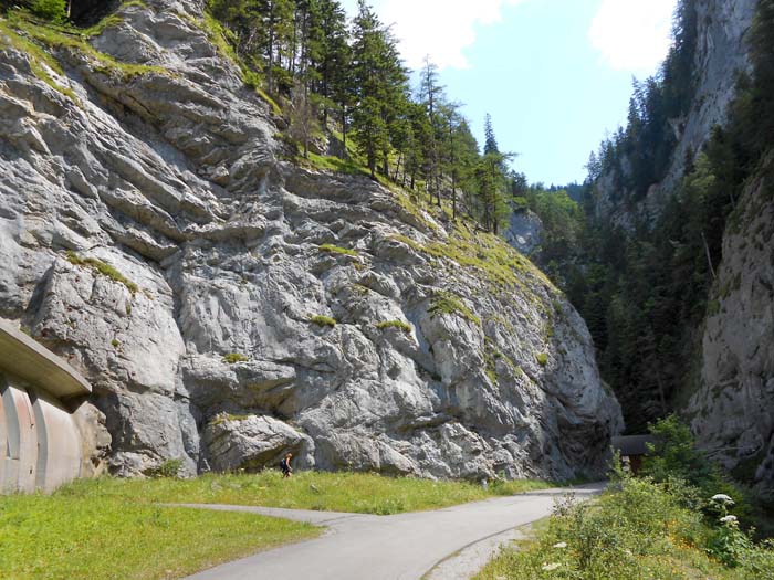 gleich rechts des Südportals ist ein kleiner Klettergarten eingerichtet