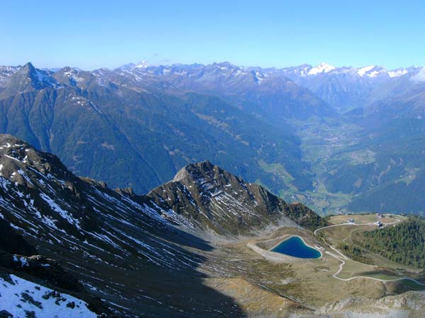 westl. unterhalb die Goldried Bergstation und das Virgental