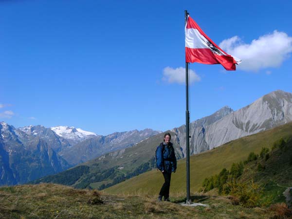 ... und links vom Törl die züchtige Mutter vor dem Großvenediger - Herz, was willst du mehr! Ganz rechts die Bretterwandspitze (s. Archiv)