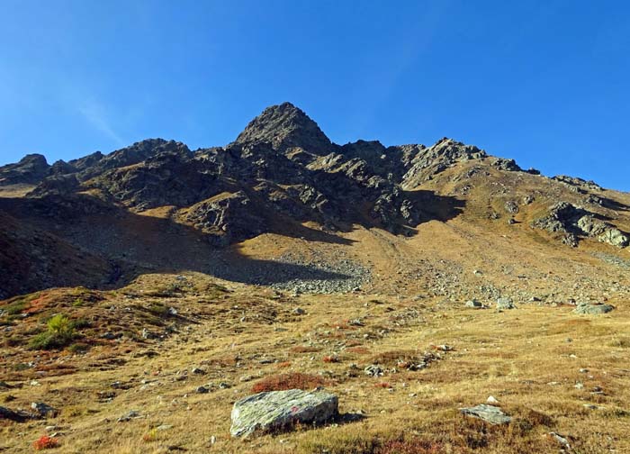 200 Hm weiter oben, auf halbem Weg zur Ragötzllenke, öffnet sich links ein Hochtal, ...