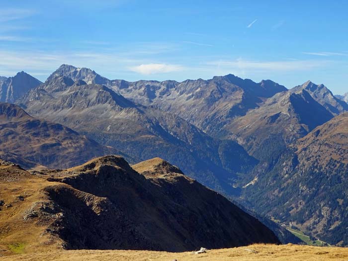 die Verlängerung der Rieserferner vom Hochgall über die Patscher Schneid zum Lenkstein