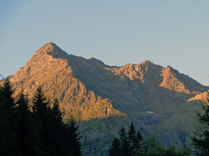 der Nordgrat der Roten Spitze, rechts die Wangeslenke, über die der Normalweg führt