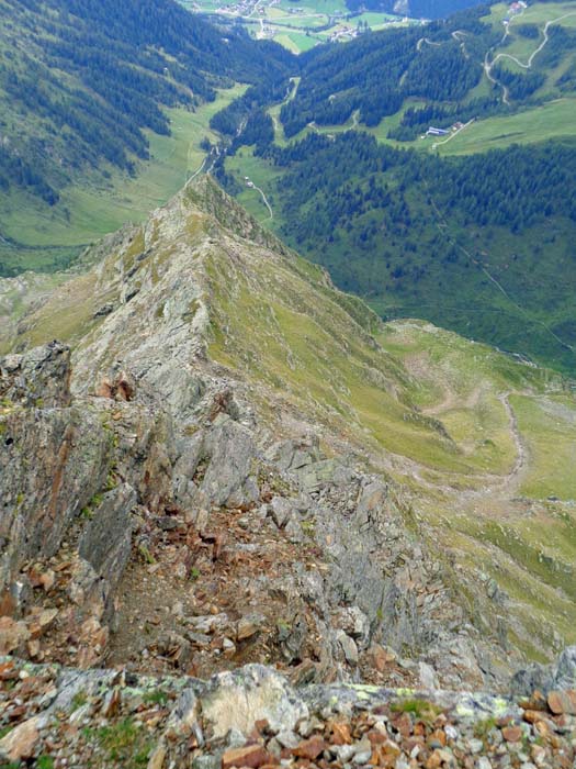 Blick vom Gipfel auf den Nordgrat