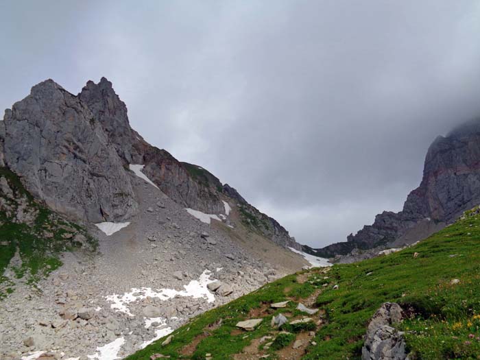 wir steuern auf die Rote Furka zu, der Scharte zwischen Rothorn und Roter Wand, ...