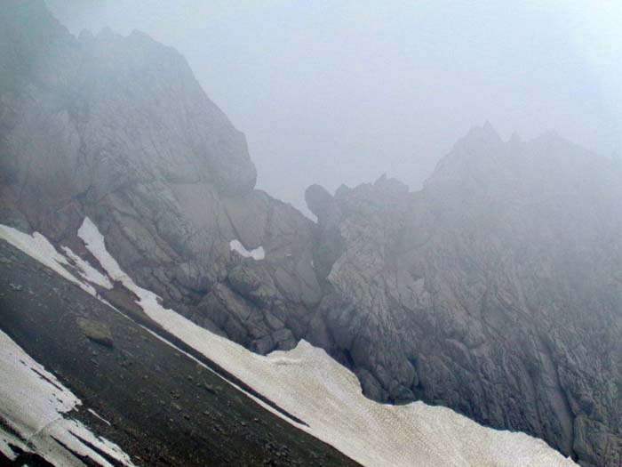 beim Abstieg lässt der Nebel gerade noch das Furkele ...