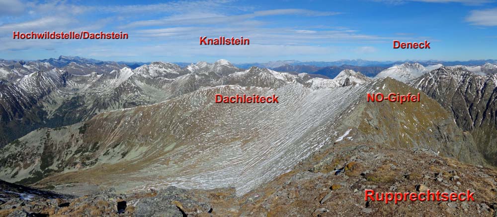 im N die flache Arena des Spreitzerkars mit den östlichen Schladmingern bis zum Dachstein