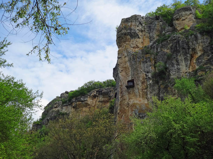 ... sind eine größere Anzahl von Felsenkirchen verborgen, die man auf verschiedenen Wanderungen miteinander verbinden kann